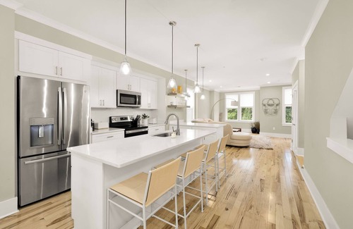 Randle Highlands Condo | Welcome to this exquisite 3-bedroom 3-bathroom condo townhome condominium.