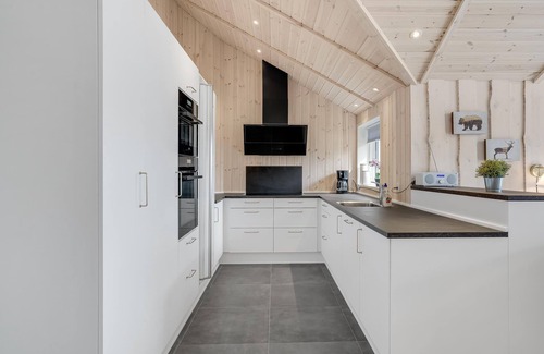 Grønninghoved Strand House | Welcome to this fantastic vacation home with sea view and lots of comfort.