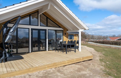 Grønninghoved Strand House | Welcome to this fantastic vacation home with sea view and lots of comfort.