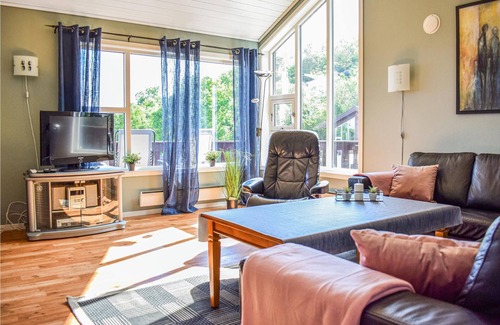 Hervik House | Welcome to this great vacation home in idyllic Liarvåg in Tysvær.