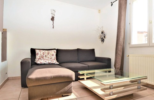 Vendemian House | Welcome to this spacious and family friendly cottage with beautiful garden.