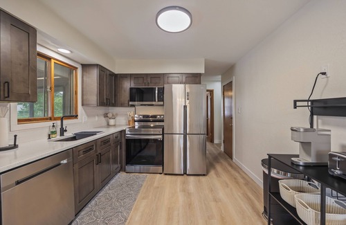 Des Moines House | Welcome to Tiny's House. Your 3 Beds, 1 Bathroom Cozy Retreat in Des Moines