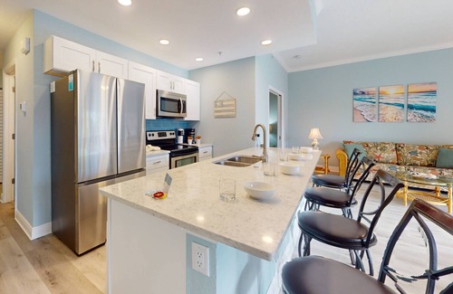 Treasure Island Condo | Welcome To Treasure Island. Heated Pool and Hot Tub. A Perfect Florida Vacation!