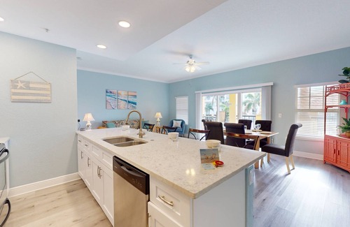 Treasure Island Condo | Welcome To Treasure Island. Heated Pool and Hot Tub. A Perfect Florida Vacation!