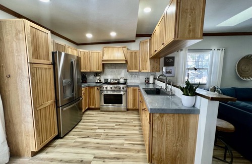Mountainaire Cabin | Welcome to Treehouse Cabin in the Pines. The forest is calling, adventure awaits