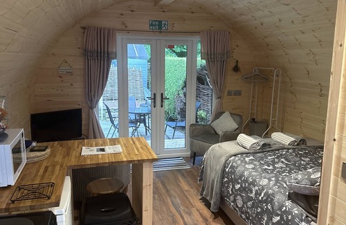 Bankend Cabin | Welcome to woodpeckers lodge for the perfect getaway