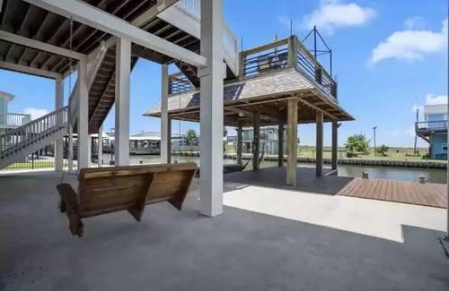 Port Bolivar Cabin | Welcome to your waterfront bliss!