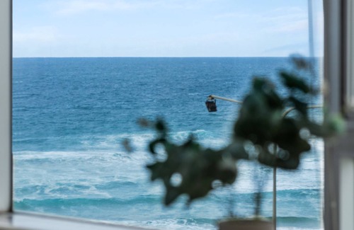 Surfers Paradise Apartment | Welcome to your seaside sanctuary at Pacific Plaza!