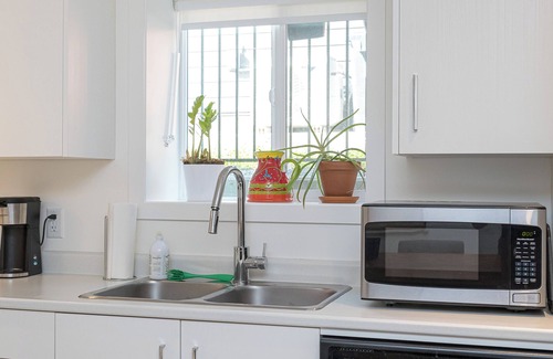 Saanichton House | Welcome to your cozy home away from home just 25 minutes from downtown Victoria!