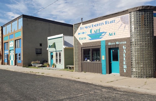 Lewellen House | Welcome to your home away from home in Lewellen, NE