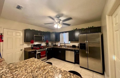 Highland Garden House | Welcome to your "Home Away From Home" getaway. Cozy with modern look living room
