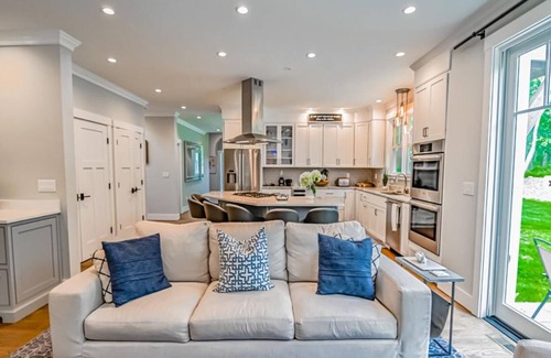 Lagoon Heights House | Welcome to your perfect island retreat nestled in a private Oak bluffs Enclave