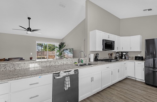Crescent Lakes House | Welcome to Your Perfect Florida Getaway !