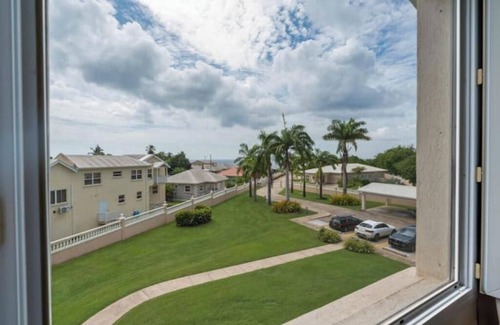 Prospect Apartment | Welcome to your Private Gated Oasis Near The Beach 2