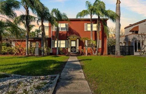 St. Petersburg House | Welcome to your relaxing vacation paradise.