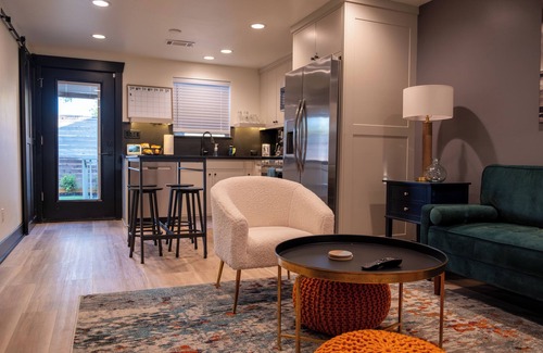 North Houston House | Welcome to your stylish home away from home!
