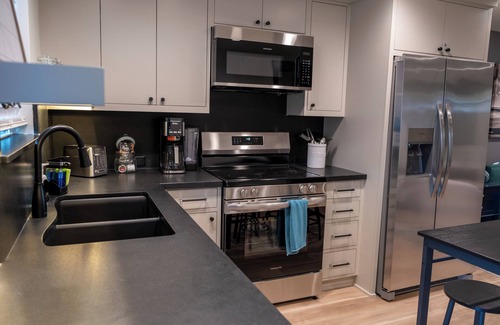 North Houston House | Welcome to your stylish home away from home!