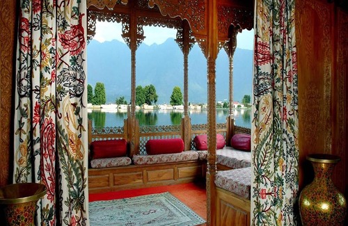 Nagin Bagh Hotel | WelcomHeritage Gurkha Houseboats