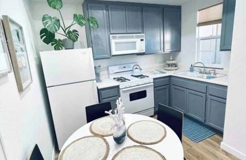 Oceano Condo | Welcoming 1-bedroom condo one block from the beach