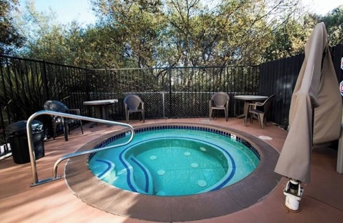 Oceano Condo | Welcoming 1-bedroom condo one block from the beach