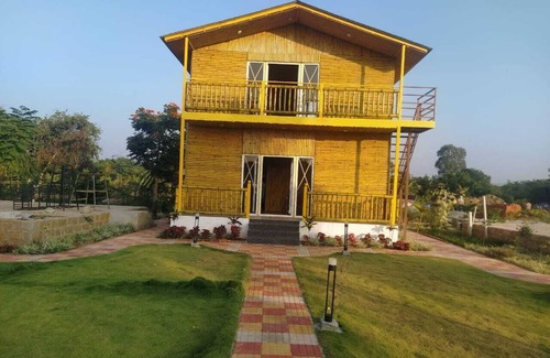 Hindupur Other | Welcoming 1-bedroom farmhouse in Chilamathur with stunning views