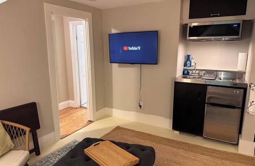 Rockland Apartment | Welcoming 2-bdrm 2 bath w/AC in charming Rockland just steps to Rockland Harbor