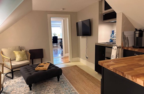 Rockland Apartment | Welcoming 2-bdrm 2 bath w/AC in charming Rockland just steps to Rockland Harbor