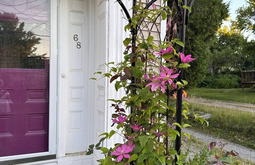 Rockland Apartment | Welcoming 2-bdrm 2 bath w/AC in charming Rockland just steps to Rockland Harbor