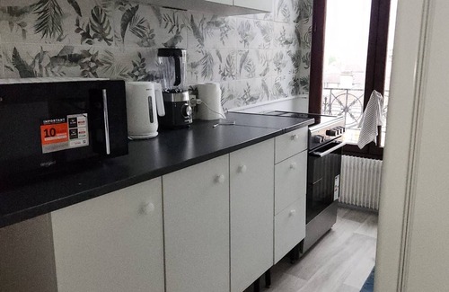 La Courneuve Apartment | Welcoming 2-bedroom apartment with WiFi in La Courneuve