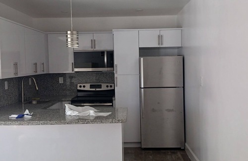 Hialeah Apartment | Welcoming 2 bedroom 1 bath cottage in large home with own entrance and parking