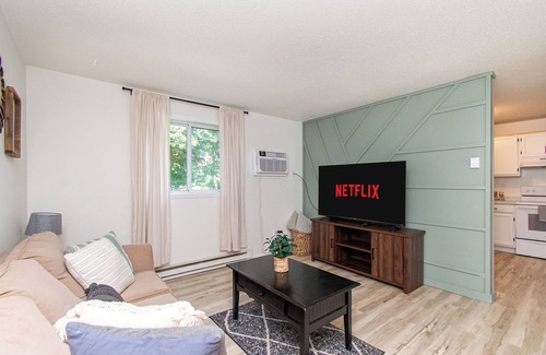 Fargo Apartment | Welcoming 2-bedroom apartment with AC in charming Fargo