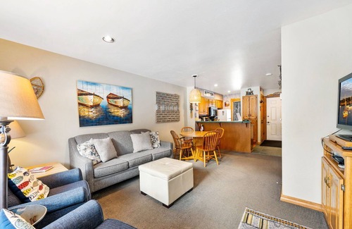Fish Creek Condo | Welcoming 2-bedroom condo with jetted tub in charming Fish Creek