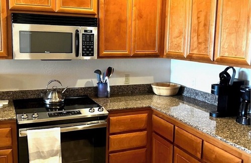 Gold Beach Condo | Welcoming 2-bedroom condo with WiFi in Gold Beach