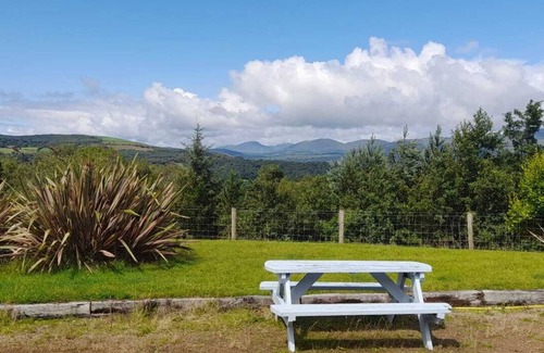 Ardnatrush House | Welcoming 3-bedroom 2 bed on suite bungalow with WiFi and sky tv in Kilgarvan