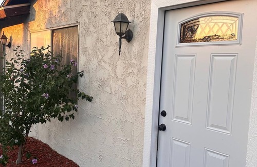 Corona House | Welcoming 3-bedroom house with AC in charming Corona/MID TERM