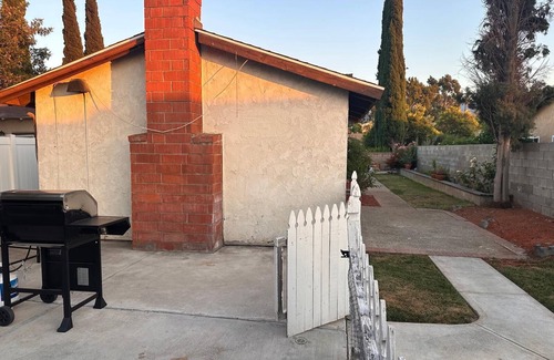Corona House | Welcoming 3-bedroom house with AC in charming Corona/MID TERM
