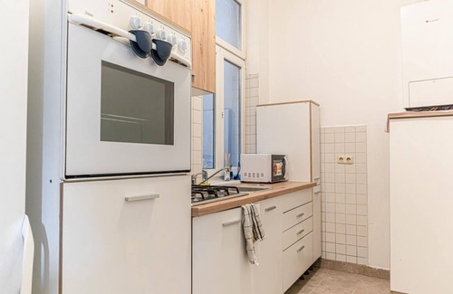Rudolfsheim-Funfhaus Apartment | Welcoming 3BR Budget Apt. Well Connected