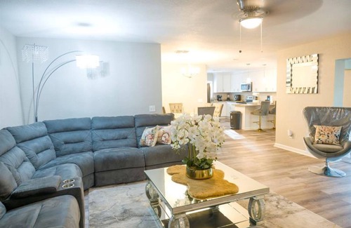 Lakeland House | Welcoming 4-bedroom house with AC in Lakeland