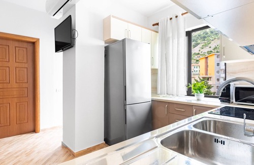 Lezhe Apartment | Welcoming AC one-bedroom with veranda - Dodo et Tartine
