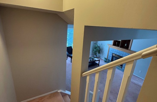 Signal Hill House | Welcoming atmosphere| 1 Master bedroom &2 Private Rooms | Shared Spaces