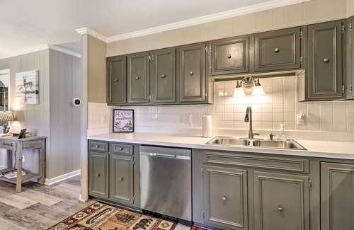Boone House | Welcoming Boone Getaway Near Hiking + Skiing!