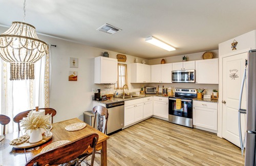 Bullhead City House | Welcoming Bullhead City Home w/Pool & Game Room!