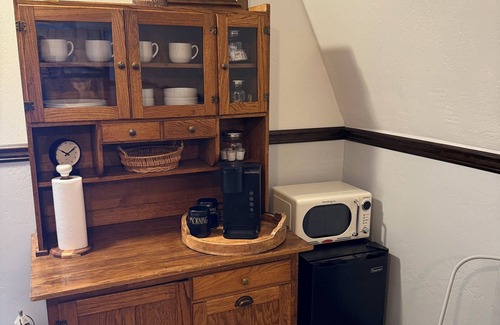 Coram Cabin | Welcoming cabin with AC located in Coram ten minutes from Glacier National Park.