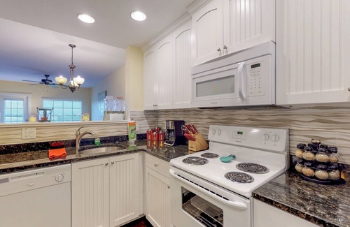 Indian Rocks Beach Condo | Welcoming condo with WiFi, washer/dryer, & pool - walk to waterpark & dining