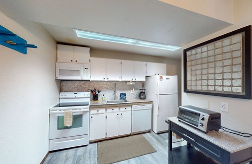 Steamboat Springs House | Welcoming condo with gas fireplace, pool & hot tubs
