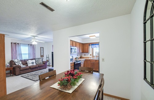 Quad Cities Condo | Welcoming Condo in Davenport: Central Location!
