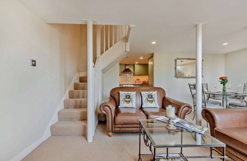 Stow-on-the-Wold Apartment | Welcoming dog friendly Apartment - The Old School House
