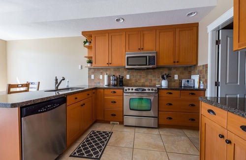 Celista Condo | Welcoming family-friendly lake front condo on the beautiful, sunny Shuswap Lake!