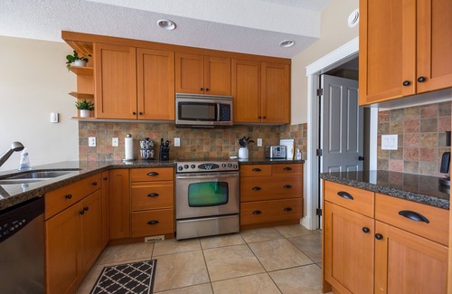 Celista Condo | Welcoming family-friendly lake front condo on the beautiful, sunny Shuswap Lake!