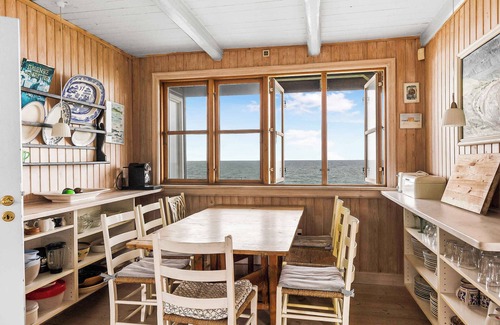 Rrvig House | Welcoming holiday home right down to the water